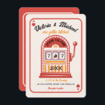 Retro Mod Slot Machine Wedding Kaart<br><div class="desc">Raak de Jackpot speelkaarten met leuke lettertypen met een mod retro vibe. Beschikt over een Ace of Hearts faux-speelkaart met een leuk retro-geïnspireerd gokautomaatontwerp en dobbelstenen op de achterkant. Kleuren van Rood, zwart, sinaasappel en zeer licht romig wit. Perfect voor een bruiloft of verlovingsfeest! Alle bewoordingen kunnen worden gewijzigd. Ga...</div>