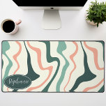 Retro Modern Abstract Marmer Swirl Roze en Mint Bureaumat<br><div class="desc">Dompel jezelf onder in een dans van kleuren met ons Abstracte Retro Modern Liquid Marble Wave Pattern. Dit patroon roept de dynamische vloeibaarheid van gemarmerde oppervlakken en de charmante esthetiek van retro-modern design op en is een lust voor het oog. Een symfonie van levendige kleuren wervelt en stroomt in golfachtige...</div>