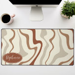 Retro Modern Abstract marmer werveling bruin en cr Bureaumat<br><div class="desc">Dompel jezelf onder in een dans van kleuren met ons Abstracte Retro Modern Liquid Marble Wave Pattern. Dit patroon roept de dynamische vloeibaarheid van gemarmerde oppervlakken en de charmante esthetiek van retro-modern design op en is een lust voor het oog. Een symfonie van levendige kleuren wervelt en stroomt in golfachtige...</div>