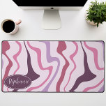 Retro Modern Abstract Marmeren Swirl Paarse Mauve Bureaumat<br><div class="desc">Dompel jezelf onder in een dans van kleuren met ons Abstracte Retro Modern Liquid Marble Wave Pattern. Dit patroon roept de dynamische vloeibaarheid van gemarmerde oppervlakken en de charmante esthetiek van retro-modern design op en is een lust voor het oog. Een symfonie van levendige kleuren wervelt en stroomt in golfachtige...</div>