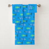 Retro Modern Fish, Turquoise en Cerulean Blue Bad Handdoek (Insitu)