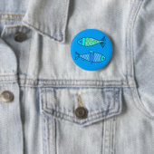 Retro Modern Fish, Turquoise en Cerulean Blue Ronde Button 5,7 Cm (In situ)