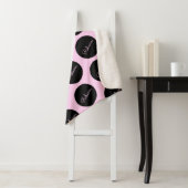 Retro-modern zwart & roze stipontwerp sherpa deken (In situ)