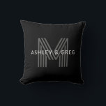 Retro Moderne Naam/Naam Bewerkbaar Monogram Zwart Kussen<br><div class="desc">Stijlvol aanpasbaar retro-modern monogram, bewerk naar wens!</div>
