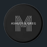 Retro Moderne Naam/s Bewerkbaar Monogram Zwart & G Magneet<br><div class="desc">Stijlvol aanpasbaar retro-modern monogram, bewerken zoals u wilt!</div>