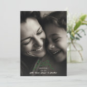 Retro Moderne Trendy Kerstmis Green Bow 2 Foto Feestdagenkaart (Staand voorkant)