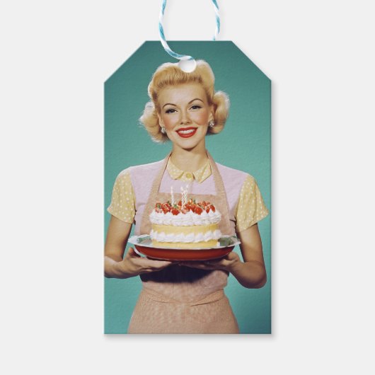 Retro moeder met een feestelijke taart cadeaulabel (Voorkant)