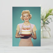 Retro moeder met een feestelijke taart kaart (Staand voorkant)
