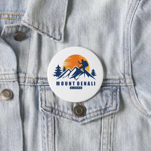 Retro Mount Denali Hike T-shirt Ronde Button 7,6 Cm (In situ)