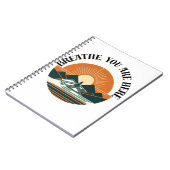 Retro mountain design with rising sun – Minimalist Notitieboek (Linkerzijde)