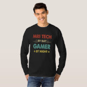 Retro Mri Tech By Day Gamer By Night T-shirt (Voorkant volledig)