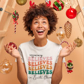 Retro mummie gelooft Kerstman Kerstmis familie T-shirt