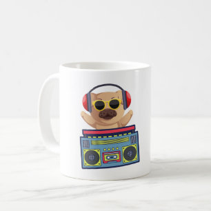 RETRO MUSICAL PUG AND CASSETTE PLAYER T-Shirt Koffiemok