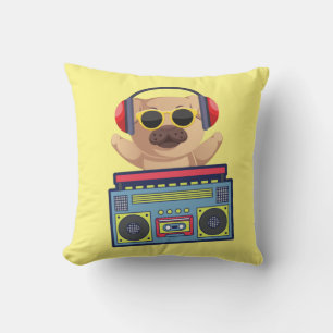RETRO MUSICAL PUG EN CASSETTE PLAYER KUSSEN