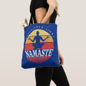 Retro Namaste, yoga pose Tote Bag (Dichtbij)