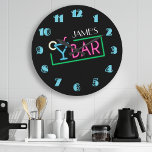 Retro Neon Sign Coffee Cafe Grote Klok<br><div class="desc">Aangepaste naam Aangepaste Retro Black Ggloed Neon Sign Cocktail Bar wandklok door afdrukbaar . De perfecte klok voor de Home Mini Bar,  of de Grot van het Man en maakt een geweldig cadeau!</div>