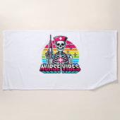 Retro Neon Skeleton Nurse - Funny Spooky Medical D Strandlaken (Voorkant)