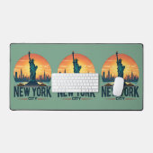 Retro New York City Skyline met Vrijheidsbeeld Bureaumat (Keyboard & Muis)