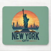 Retro New York City Skyline met Vrijheidsbeeld Muismat (Voorkant)