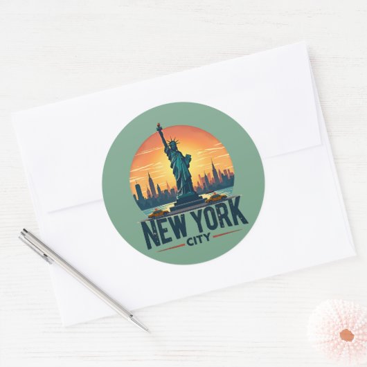Retro New York City Skyline met Vrijheidsbeeld Ronde Sticker (Envelop)