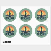 Retro New York City Skyline met Vrijheidsbeeld Ronde Sticker (Vel)