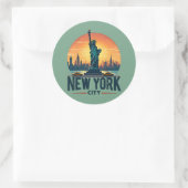Retro New York City Skyline met Vrijheidsbeeld Ronde Sticker (Tas)