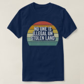 Retro niemand is illegaal op gestolen land - immig t-shirt (Design voorkant)