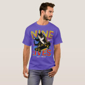 Retro Nine Lives Skate Co Funny Skateboarding Cat T-shirt (Voorkant volledig)
