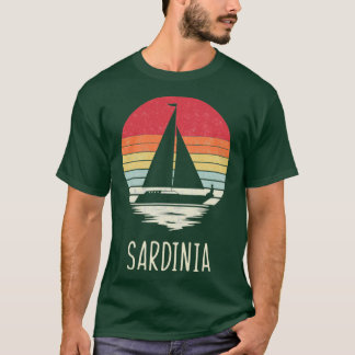Retro  noodlijdende zeilboot Sardinië T-shirt