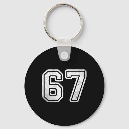 Retro Nummer #67 Witte Sportteam Varsity Nummer Sleutelhanger (Voorkant)