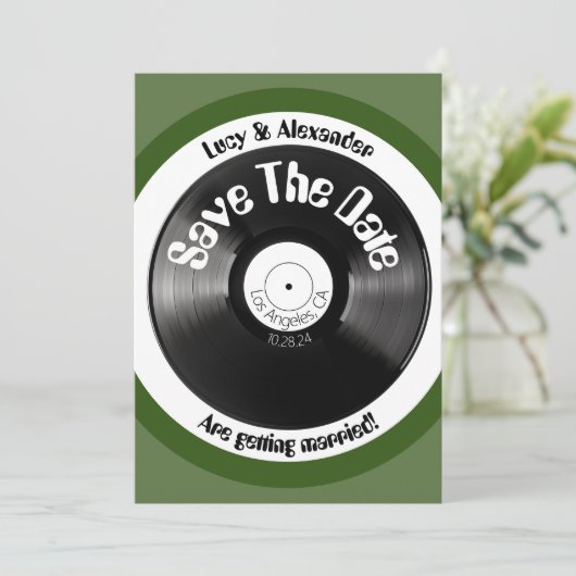 Retro  olijfgroen vinyl record bruiloft save the date (Staand voorkant)
