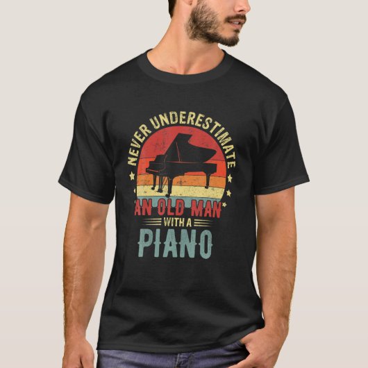 Retro onderschat nooit oud Man met een pianoplaat T-shirt (Voorkant)