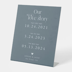Retro Onze Love Story Steel Blue Wedding Tijdlijn Reclamebord Met Voetstuk