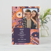 Retro oranje blos roze paars groovy bruiloft save the date (Staand voorkant)
