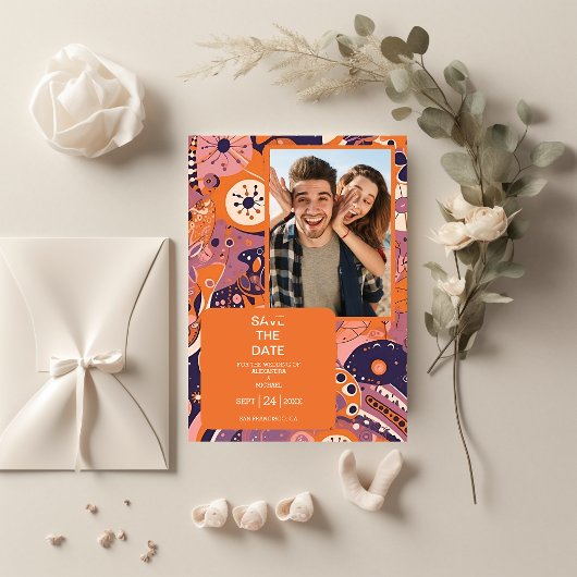 Retro oranje blos roze paars groovy bruiloft save the date