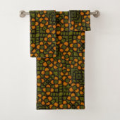 Retro Oranje en Green Floral Pattern Bad Handdoek (Insitu)