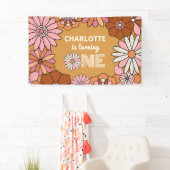Retro Oranje en Roze Floral Daisy First Birthday Spandoek (Insitu)