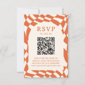 Retro Oranje Schaakbord QR Code Bruiloft RSVP Kaartje (Voorkant)