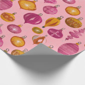 Retro Ornamenten op Roze Kerst Cadeaupapier (Hoek)