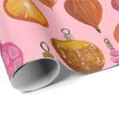 Retro Ornamenten op Roze Kerst Cadeaupapier (Rol Hoek)