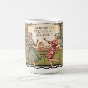 Retro Oudere Vrouwen Dansen in een Keuken Verjaard Koffiemok