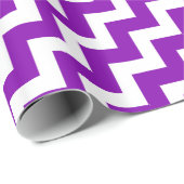 Retro Paars en White Chevron Zigzag Trendy Cadeaupapier (Rol Hoek)