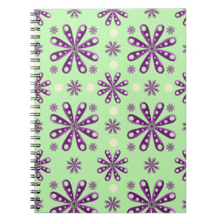 Retro paarse bloemen op groene achtergrond   notitieboek