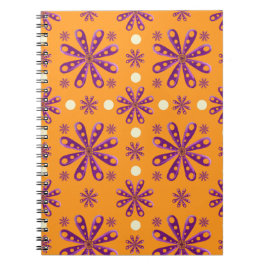 Retro paarse bloemen op oranje achtergrond notitieboek