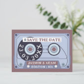 Retro Paarse Cassetteband Save The Date (Staand voorkant)