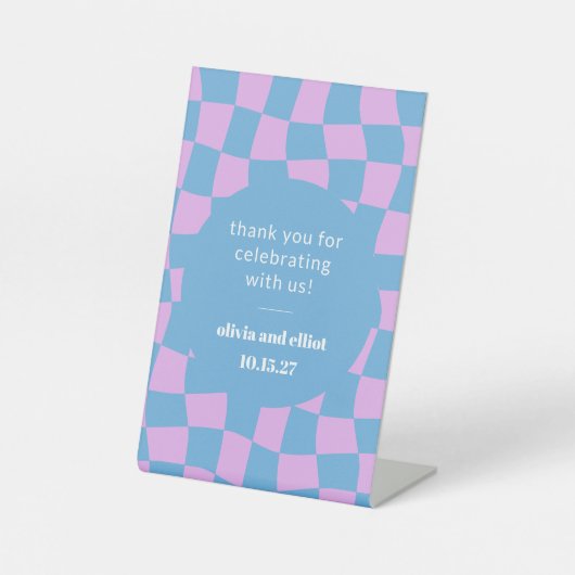 Retro Paarse Checkerboard Custom Couples Douche Reclamebord Met Voetstuk (Voorkant)