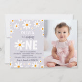 Retro Paarse Daisy Eerste Verjaardag Foto Uitnodig Kaart (Voorkant)