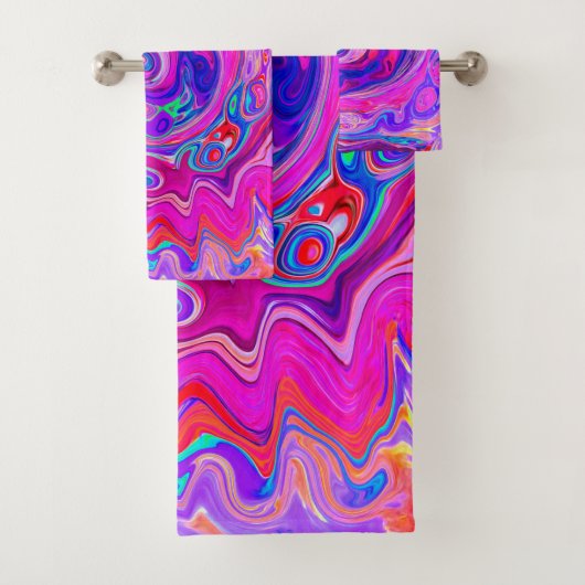 Retro Paarse en Oranje Abstracte Groovy Swirl Bad Handdoek (Insitu)