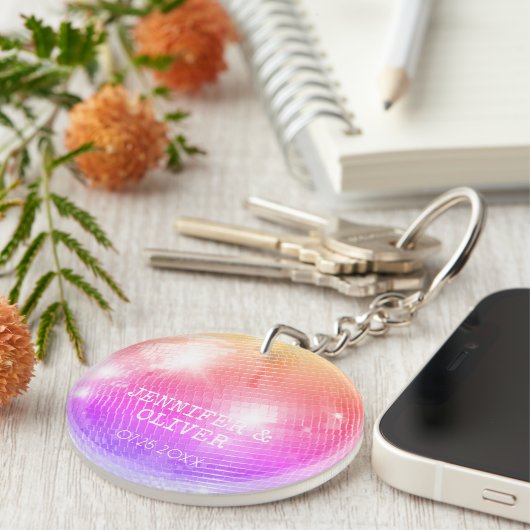 Retro Paarse Roze Disco Bal Foto Bruiloft Favor Sleutelhanger (Voorkant Rechts)