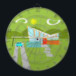 Retro Palm Springs House Dart Board Dartbord<br><div class="desc">Dit Retro Palm Springs House met Car Dart Board is een moderne droom van een moderne minnaar uit de midden eeuw. Het minimalistische kunstontwerp is voorzien van een gestroomlijnd oranje en glazen huis met een dramatisch slopend vinkvormdak. De rode deur compenseert de oranje steenplanter gevuld met groen en de decoratieve...</div>